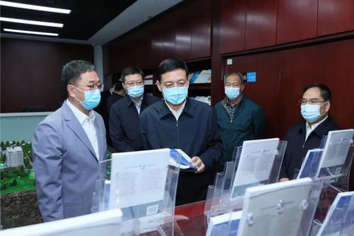 肖亞慶在中國電子信息產(chǎn)業(yè)發(fā)展研究院調(diào)研強調(diào)：深入學(xué)習(xí)貫徹五中全會精神 努力創(chuàng)建國家一流高端智庫